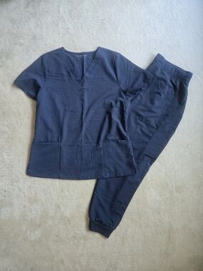 Mandala Scrub Set in Steel - L Top, L Petite Pant